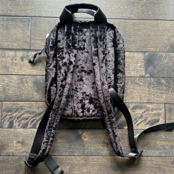 Levi's L-Pack Mini Velvet Backpack - new with tags - Picture 3 of 5
